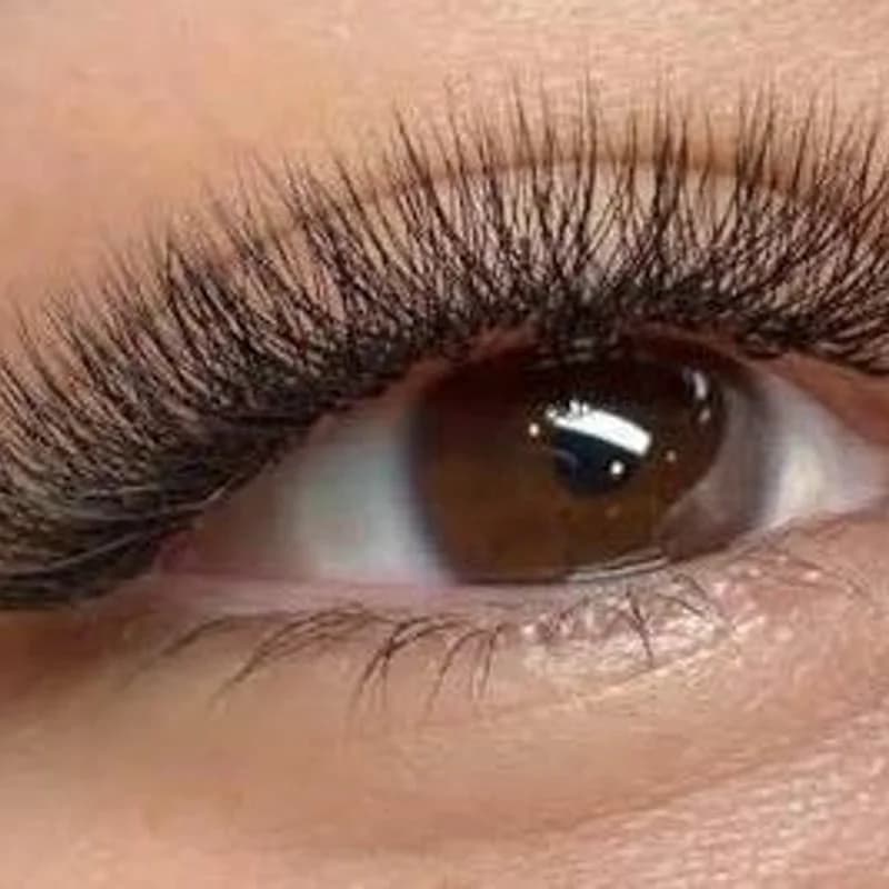 Maja Nails & Lashes 4