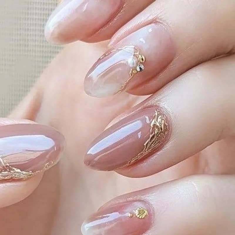Maja Nails & Lashes 6