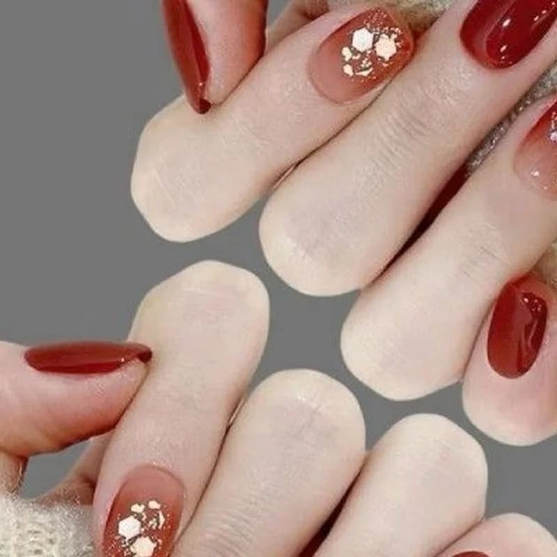 Maja Nails & Lashes 8